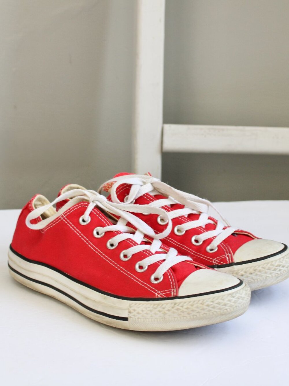 Converse Chuck Taylor All Star Low Top Sneakers in Red Canvas Size 7 M / 9 W